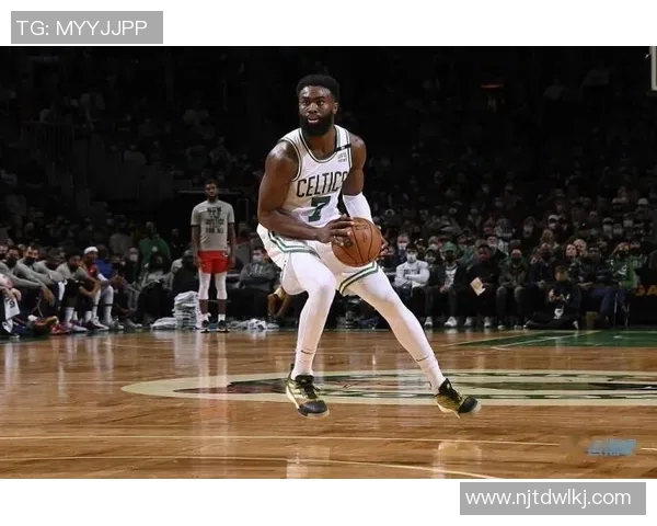 闪耀表现！杰伦-布朗第三节高效贡献16分